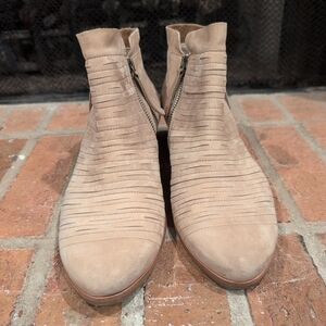 Paul Green Beige Leather Heel with Wood-Textured Sole